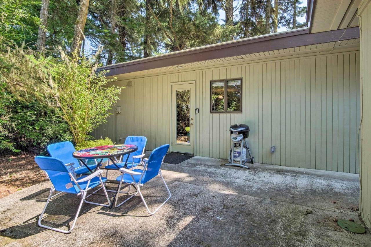 Coos Bay Cottage With Fireplace And Bbq Patio! Exterior photo