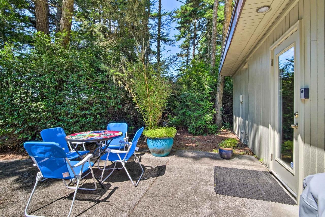 Coos Bay Cottage With Fireplace And Bbq Patio! Exterior photo