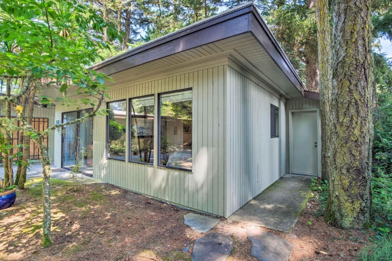 Coos Bay Cottage With Fireplace And Bbq Patio! Exterior photo